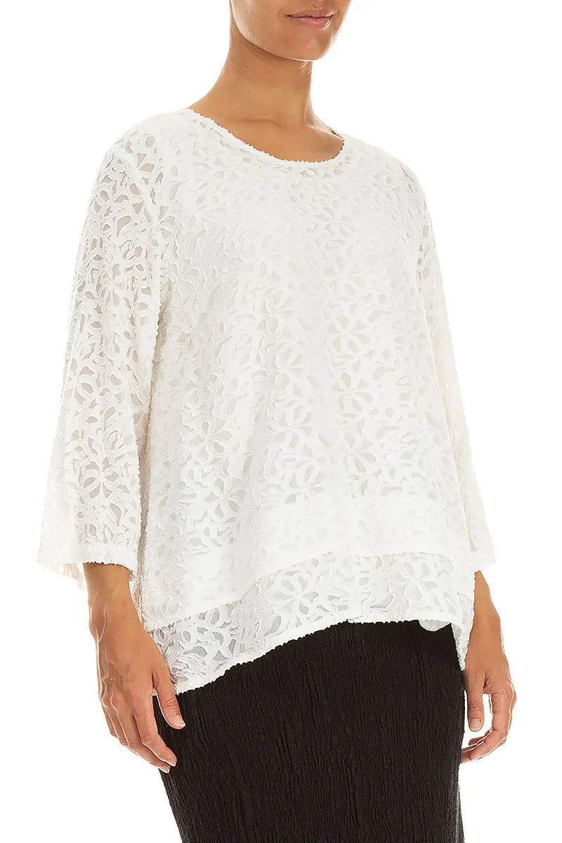 Lagenbluse aus Seide mit floralem Strukturmuster in Off-White
