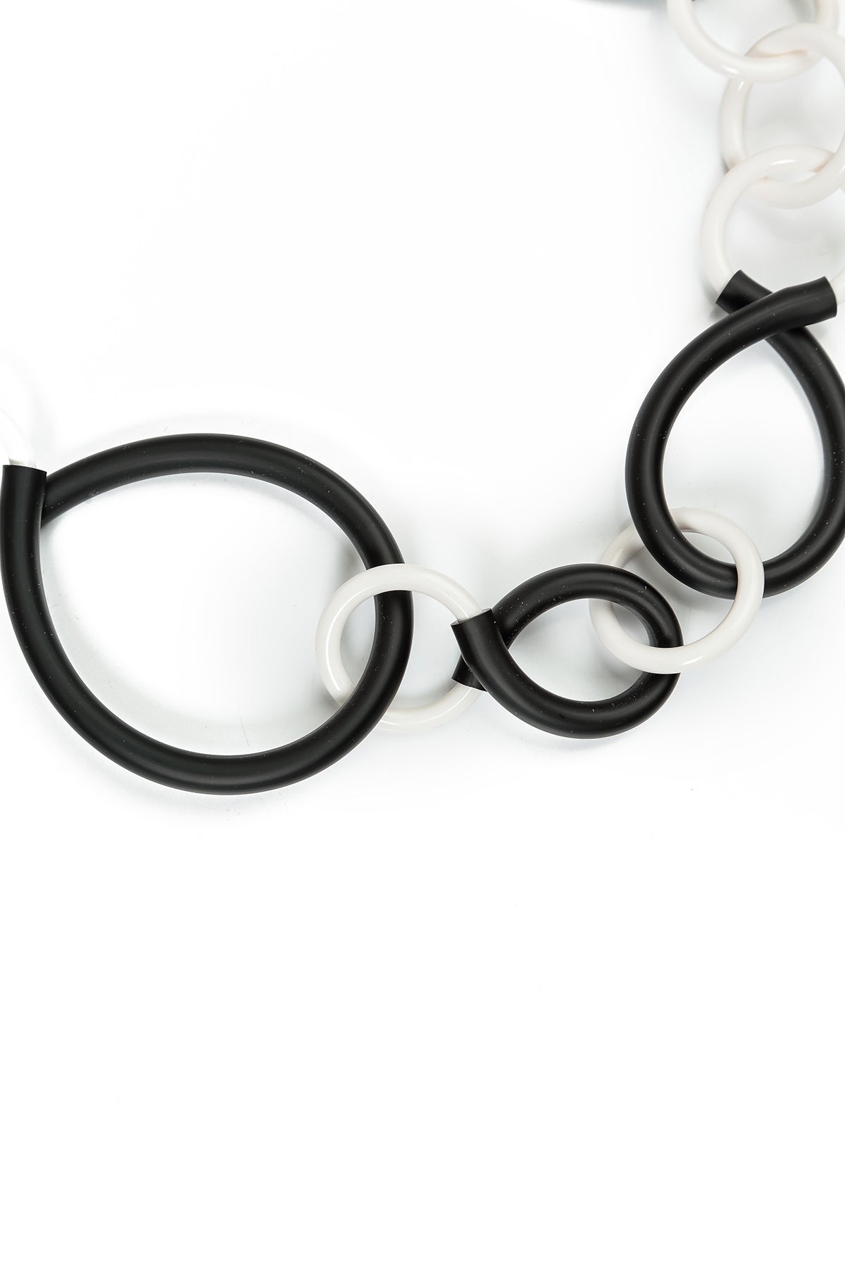 Monochrome Motion Necklace 5