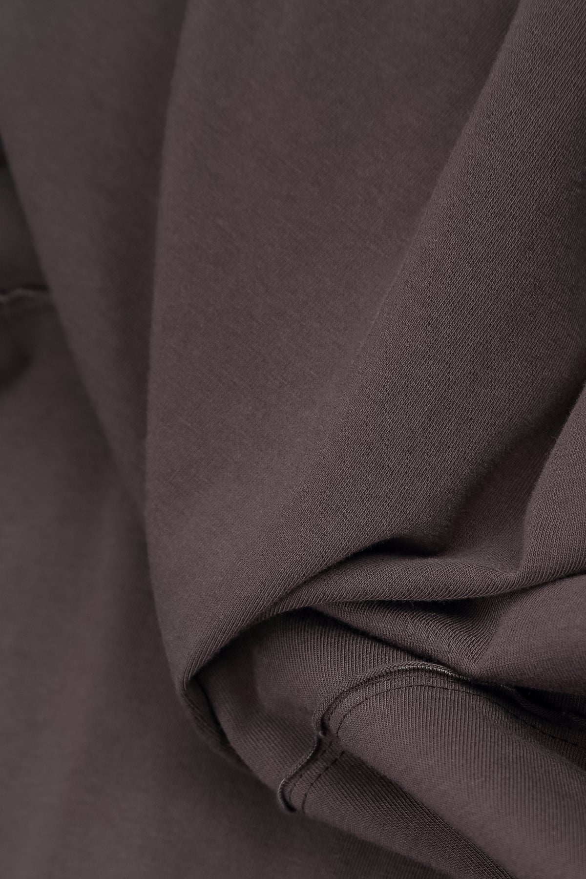 Gerafftes Kleid aus Trüffelbraun, French Terry und Baumwolle