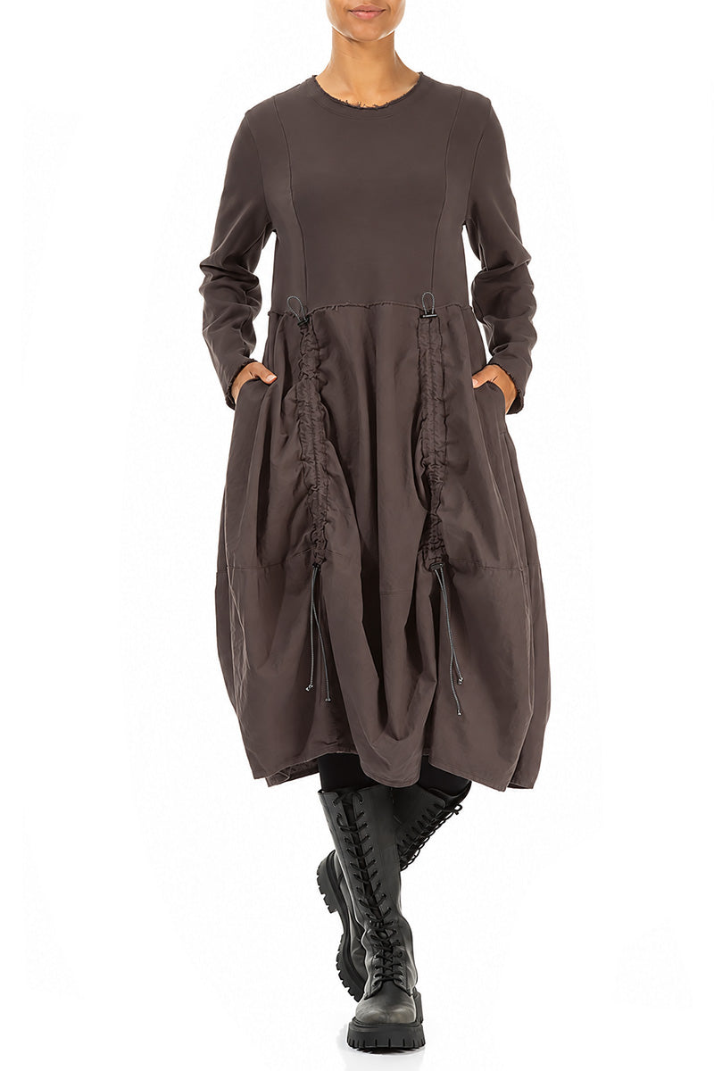 Gerafftes Kleid aus Trüffelbraun, French Terry und Baumwolle