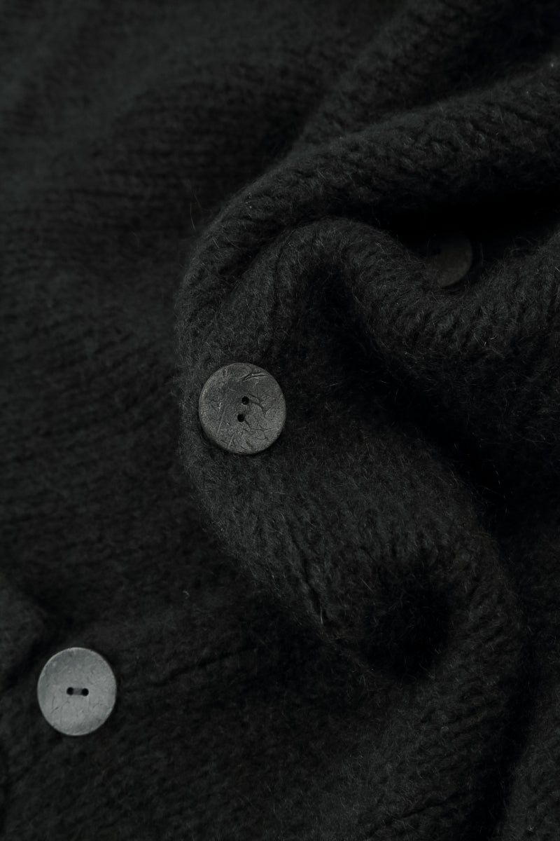Weiche Strickjacke aus schwarzem Kaschmir und Wolle mit weichem Kragen