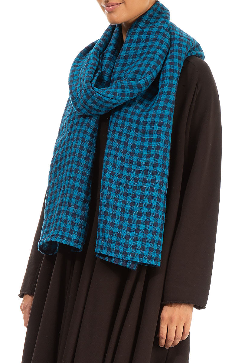 Schal aus Leinen mit blauem Karomuster