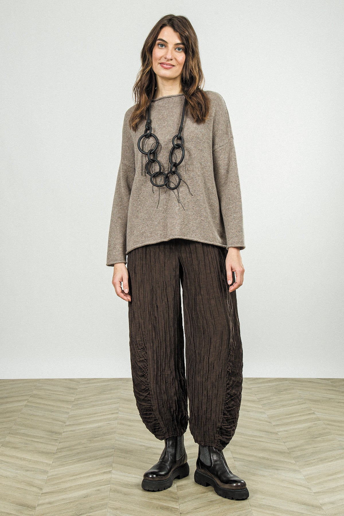 Pull en cachemire beige à bord roulé