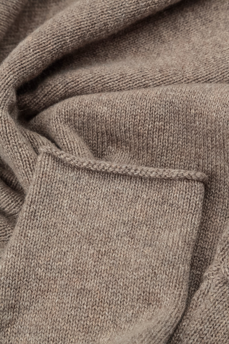 Pull en cachemire beige à bord roulé
