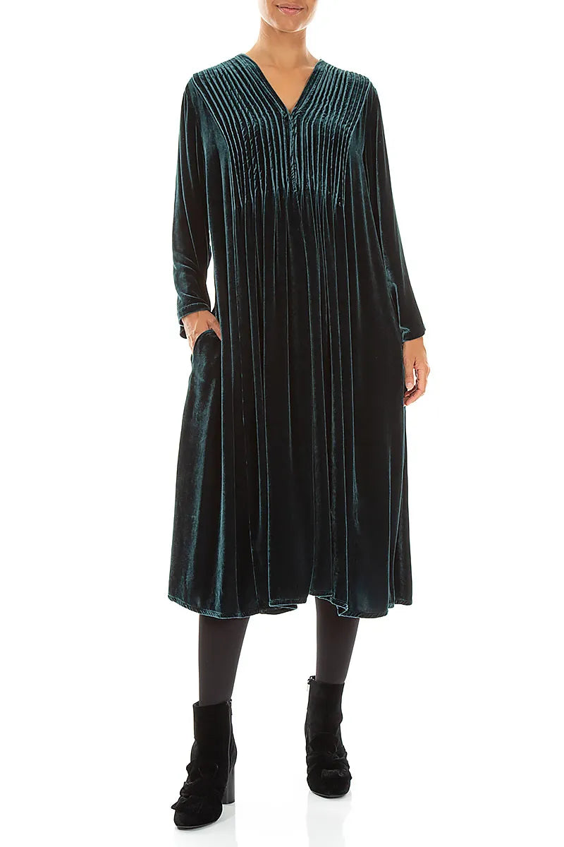 Romantisches Kleid aus Seiden-Samt in Dunkeltürkis mit Biesen