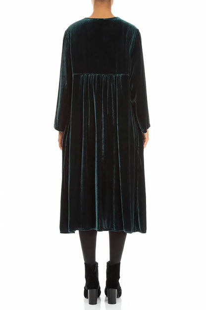 Romantisches Kleid aus Seiden-Samt in Dunkeltürkis mit Biesen