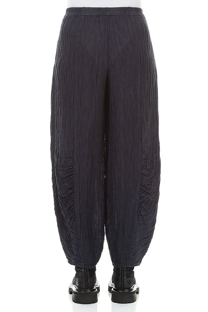 Pantalon en soie froissée bleu graphite à ourlet froncé