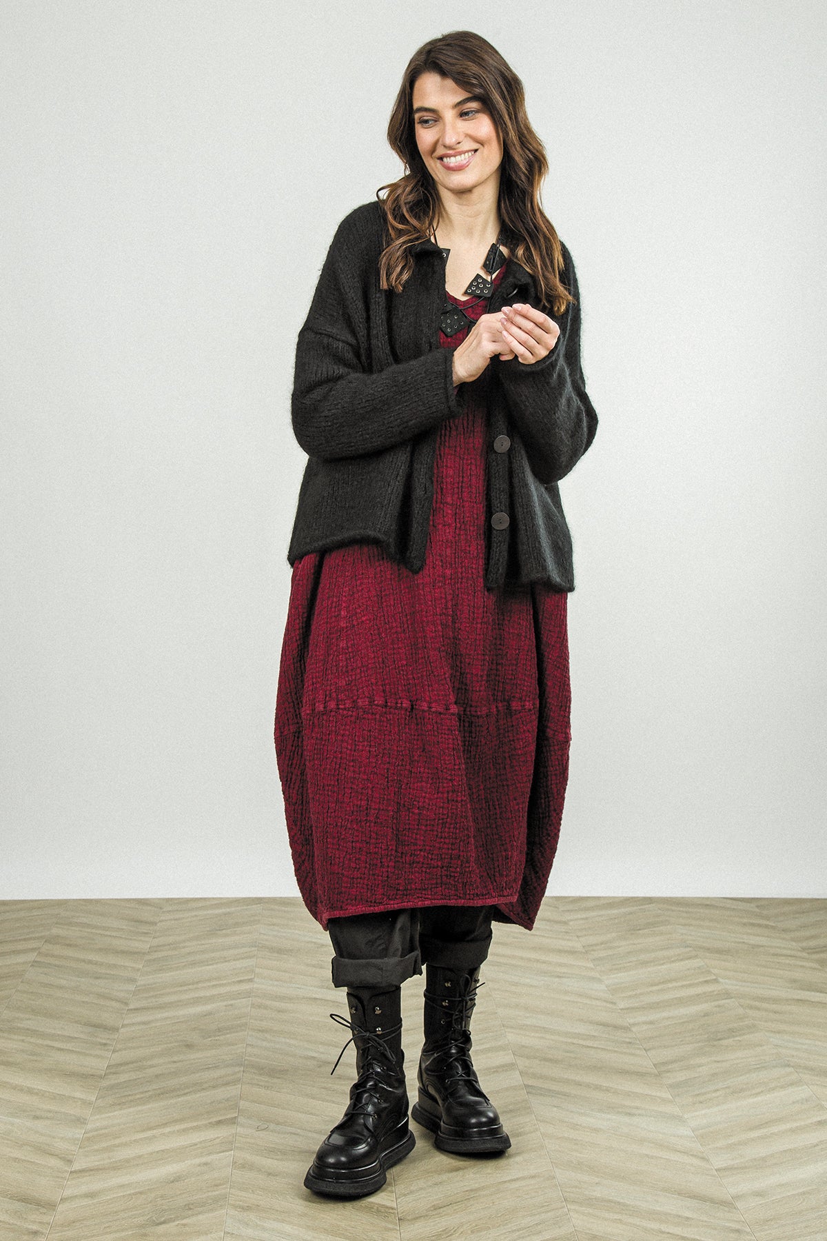 Weiche Strickjacke aus schwarzem Kaschmir und Wolle mit weichem Kragen