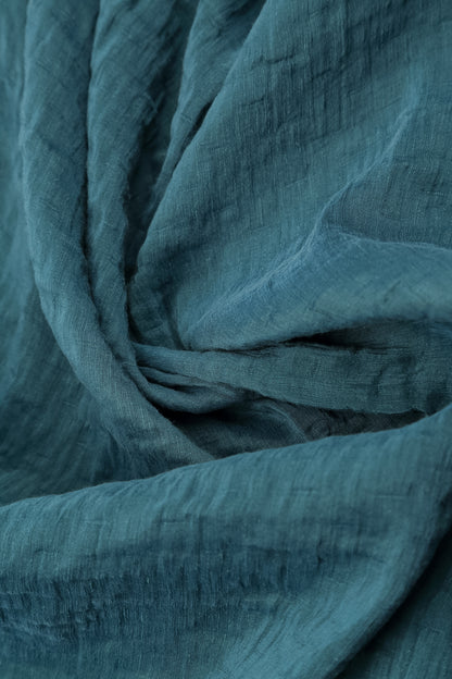 Robe en Soie Turquoise profond texturée à encolure carrée
